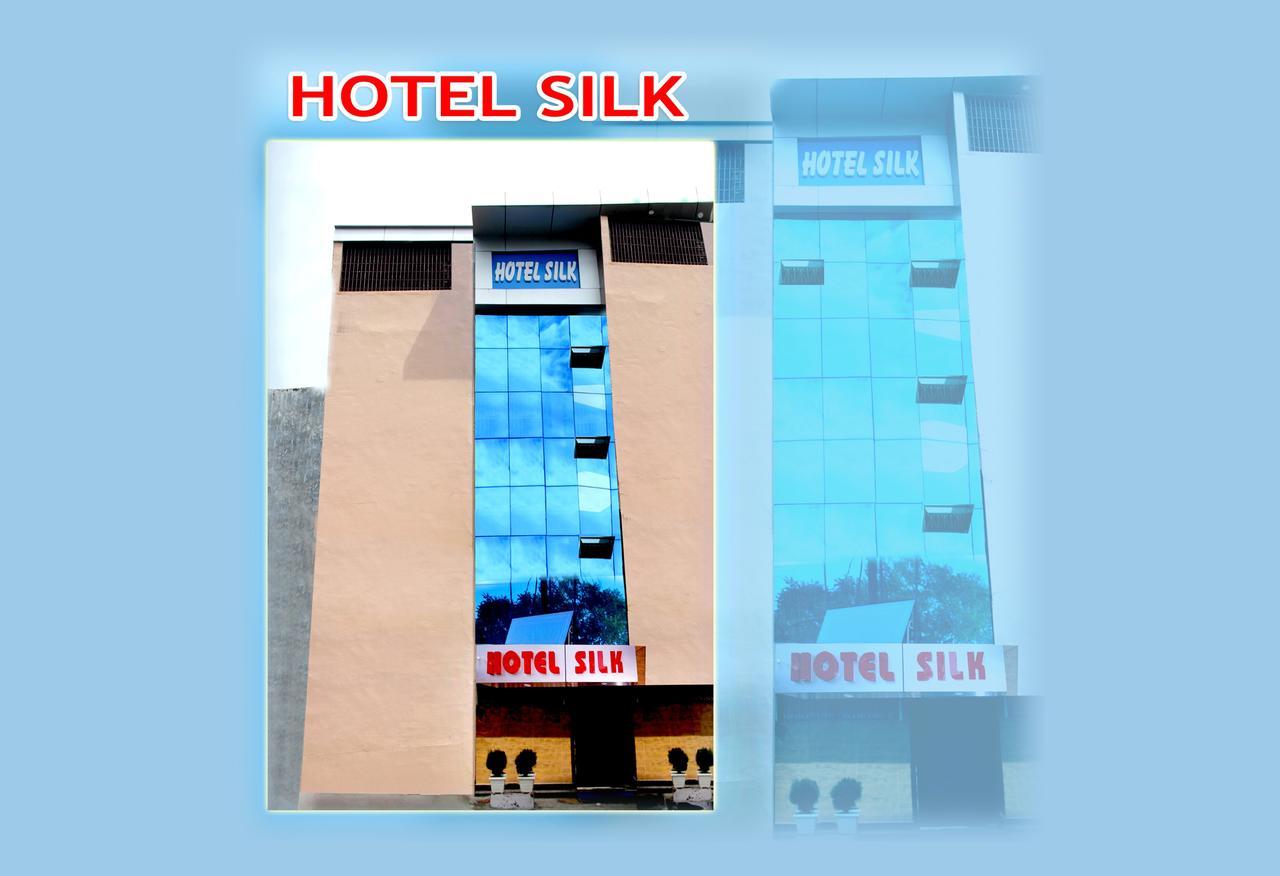 Hotel Silk Халдвани Экстерьер фото